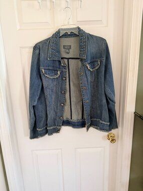 Motto Womens XL Distressed Denim Jacket With Beaded Collar & Frayed Hem